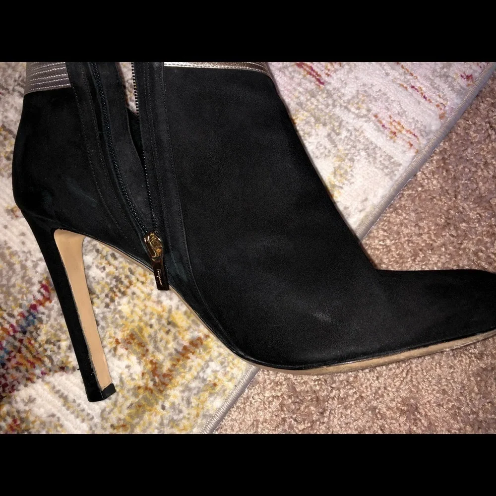 𝅺Salvatore Ferragamo booties blk/gold/silver w box